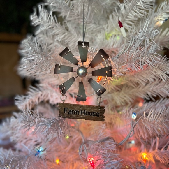 Vintage Rustic Farmhouse
Windmill Christmas Ornament - Picture 2 of 4